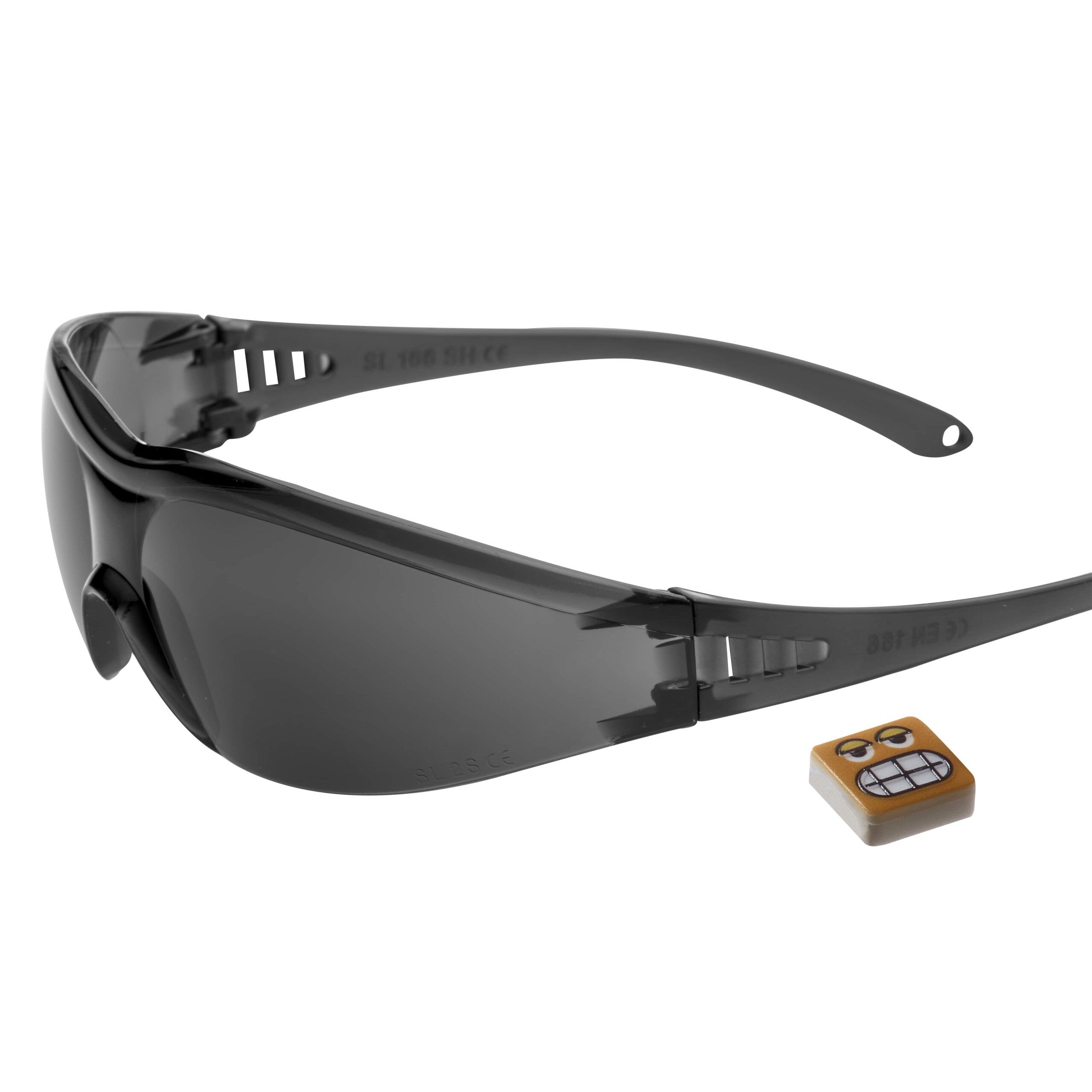 Védőszemüveg „Little Helpers” sötét – Emoji – GEBOL – C0000605 Védőszemüveg "Little Helpers" sötét - Emoji - GEBOL - C0000605 - Munkavédelem>>Védőeszközök>>Szem és arcvédelem